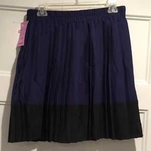 Necessary Objects Pleated knee length skirt.